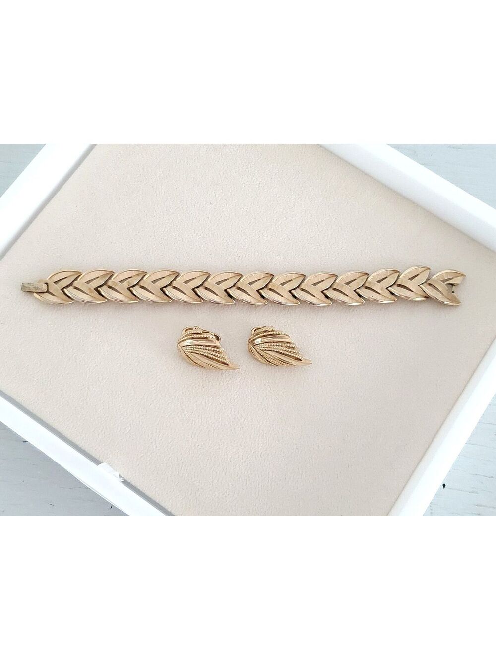 Vintage Crown Trifari Gold-Tone Leaf Link Bracelet & Clip-On Earrings Set